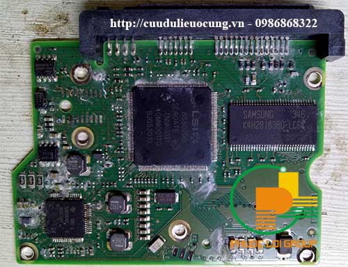 Board mạch bị gỉ sét khi ổ đĩa cứng bị ngập vô nước