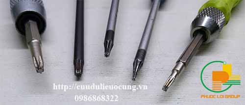 Cận cảnh bộ tuốt nơ vít dùng sơ cấp cứu ổ đĩa cứng bị vô nước