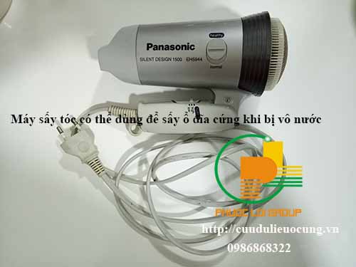 Máy sấy tóc dùng sấy khô ổ đĩa cứng bị vô nước